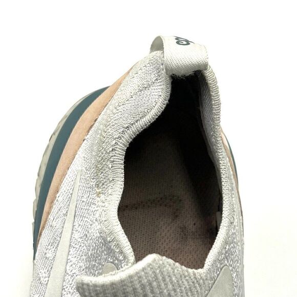 Wmns Nike Epic React Flyknit 'Platinum Beige' - Picture 6 of 10